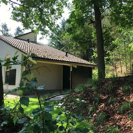Huusje18 *