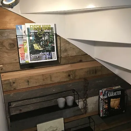 Huusje18 *